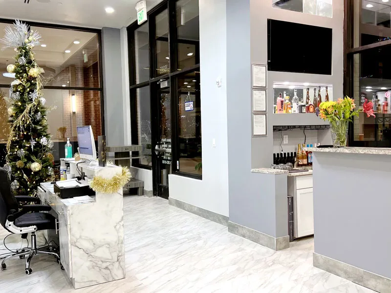 Topcoat Nail Bar